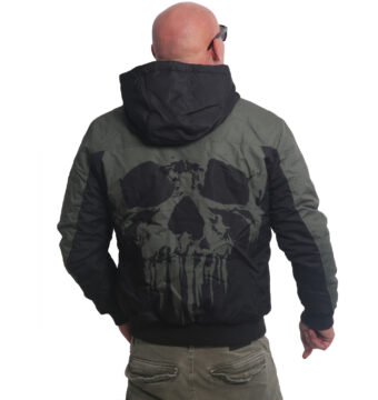 AKUZA Noggin Ultimate Winterjacke für Herren - Schwarz, wattiert und mit weichem Fleece gefüttert, 6 verschließbare Außentaschen, einstellbare Kapuze, YAKUZA Logostickereien auf Brust und Rücken, praktische Armtasche, Innentasche mit Kopfhörerausgang. Hol dir jetzt die perfekte Winterjacke!